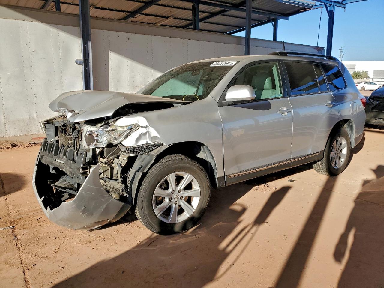 2013 Toyota Highlander Plus, VIN 5TDBK3EH9DS184537 — Front end