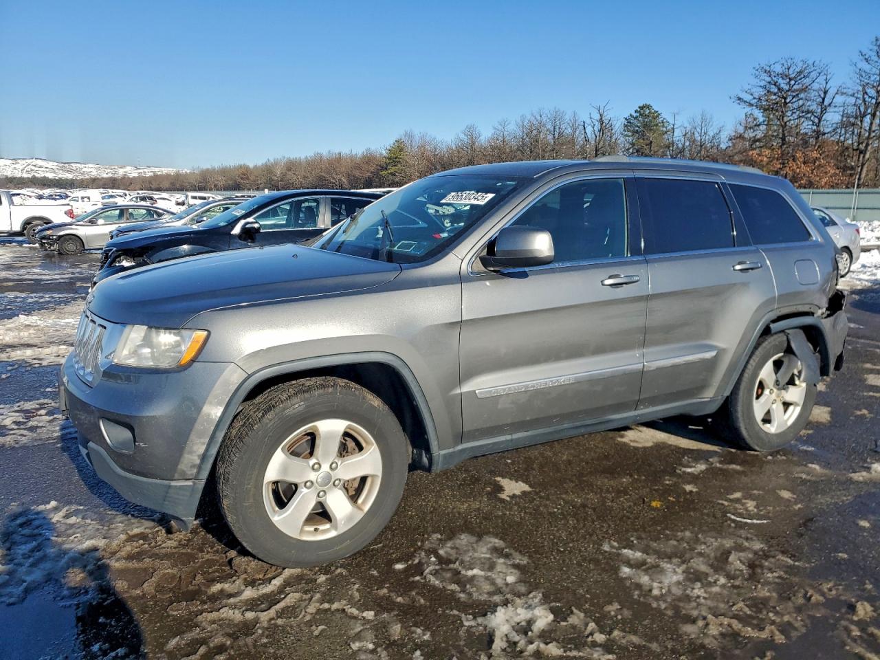 2013 Jeep Grand Cherokee Laredo, VIN 1C4RJFAG0DC553285 — Rear end