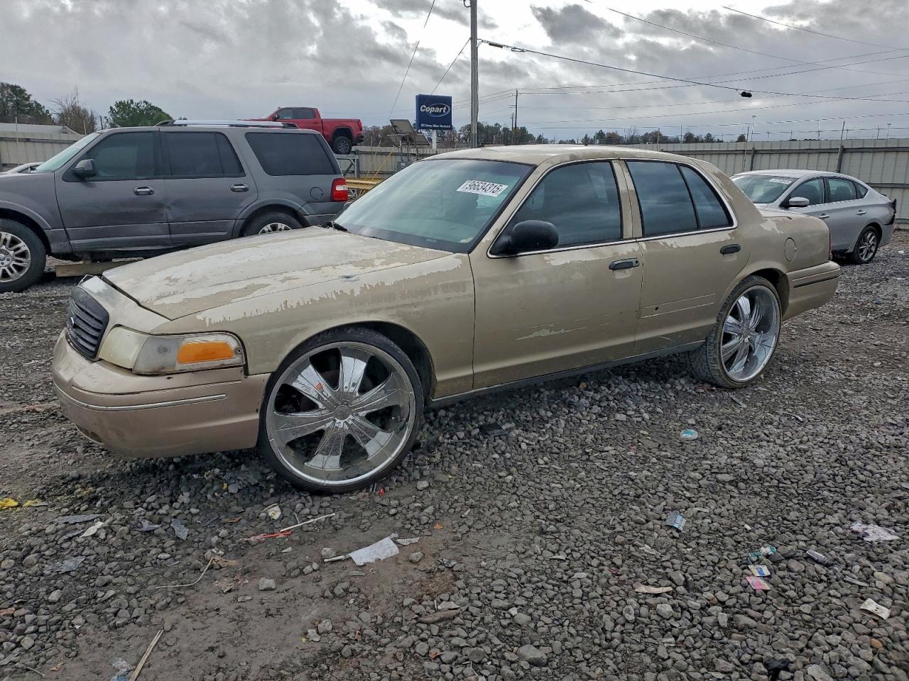 2000 Ford Crown Victoria Police Interceptor, VIN 2FAFP71W2YX179677 — Front end