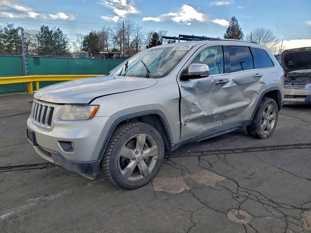 2013 Jeep Grand Cherokee Limited, VIN 1C4RJFBT9DC640601 — Side