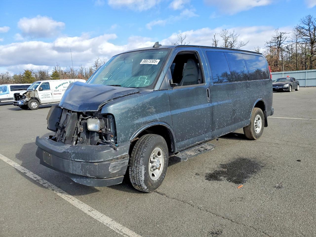 2017 Chevrolet Express G3500, VIN 1GAZGLFF6H1287634 — Front end