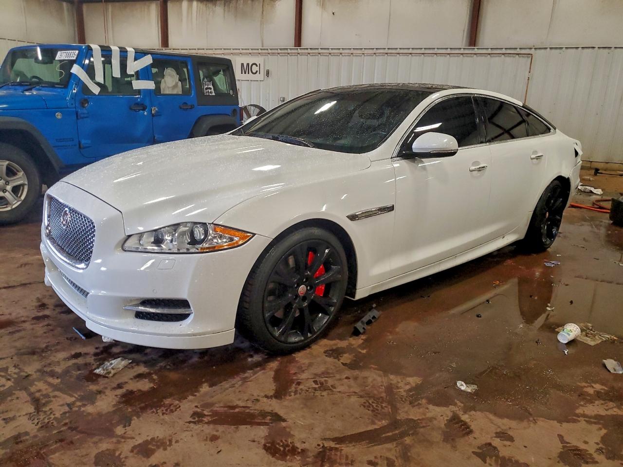 2015 Jaguar XJ, VIN SAJWJ1CD4F8V89917 — Фото с аукциона