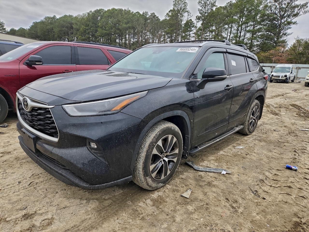 2022 Toyota Highlander XLE, VIN 5TDGZRBH2NS229280 — Missing or altered VIN