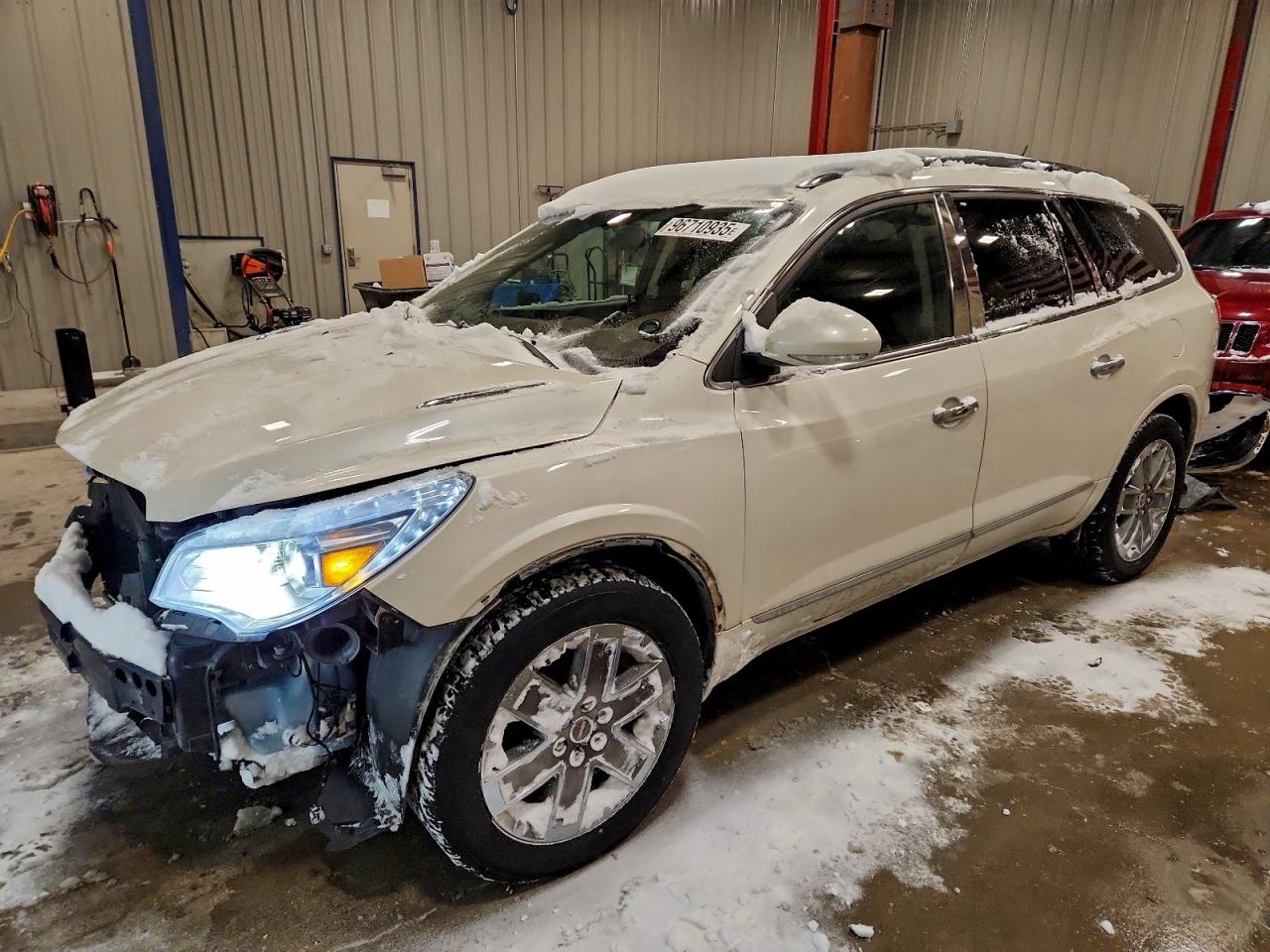2013 Buick Enclave Leather, VIN 5GAKVCKD1DJ261800 — Перед