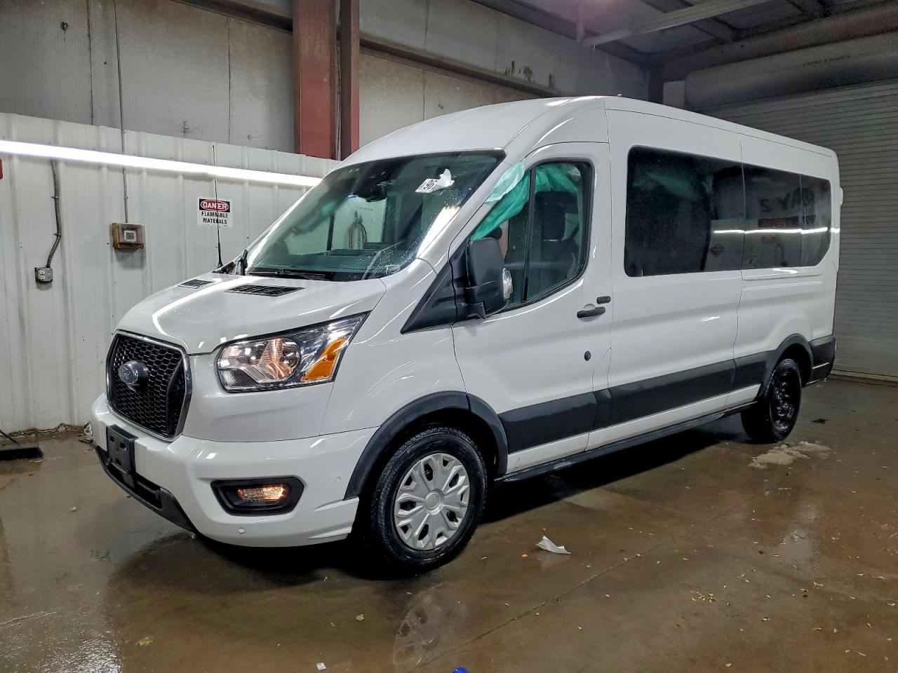 2022 Ford Transit Passenger XLT, VIN 1FBAX2C81NKA48684 — Rear end