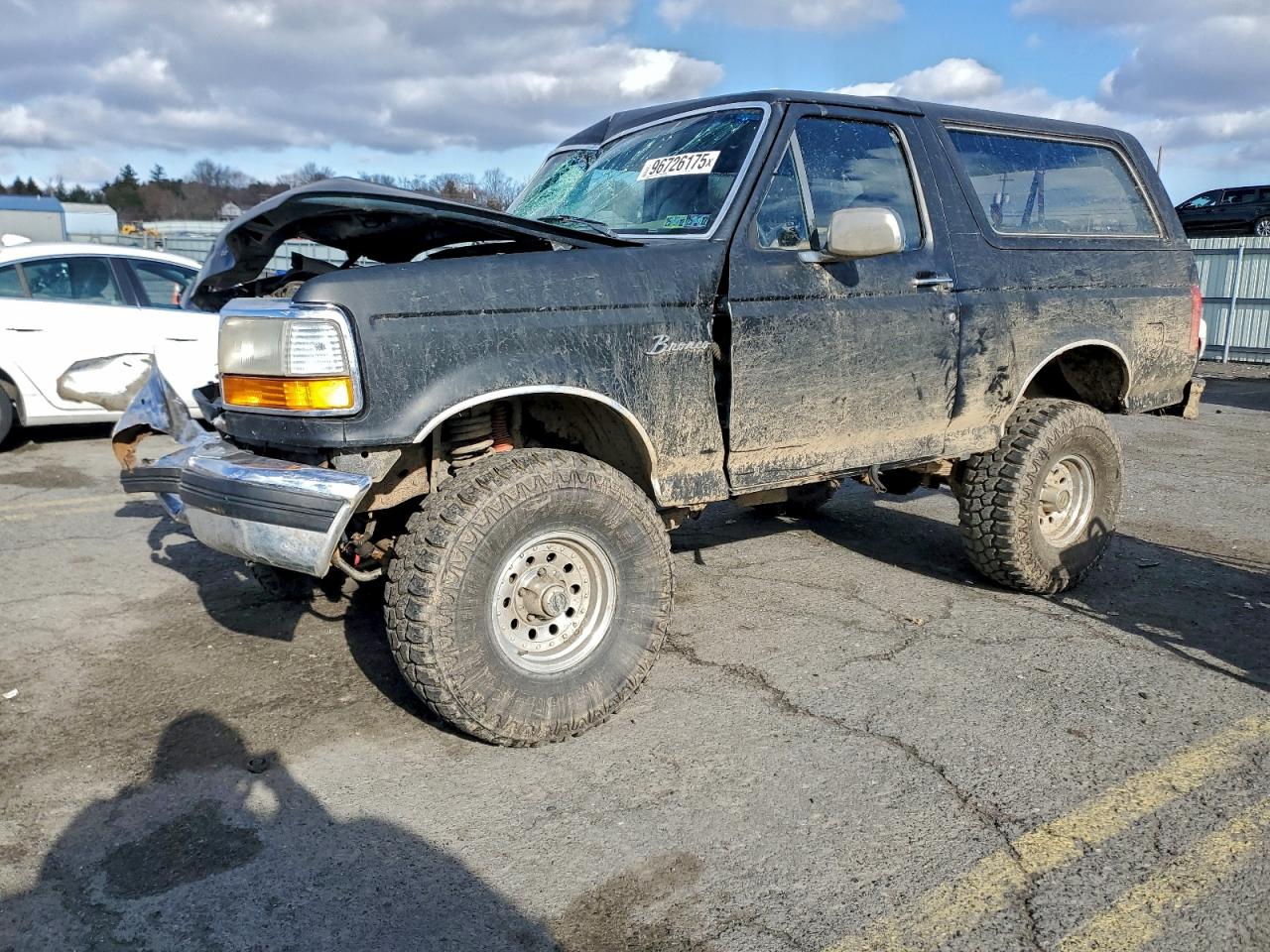 1993 Ford Bronco Eddie Bauer, VIN 1FMEU15N8PLA22370 — Front end