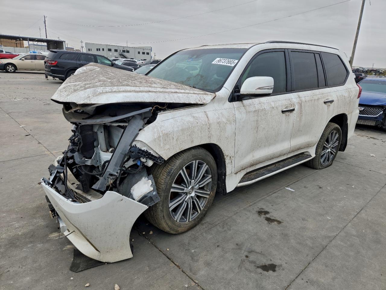 2017 Lexus LX 570, VIN JTJHY7AX2H4231998 — Front end