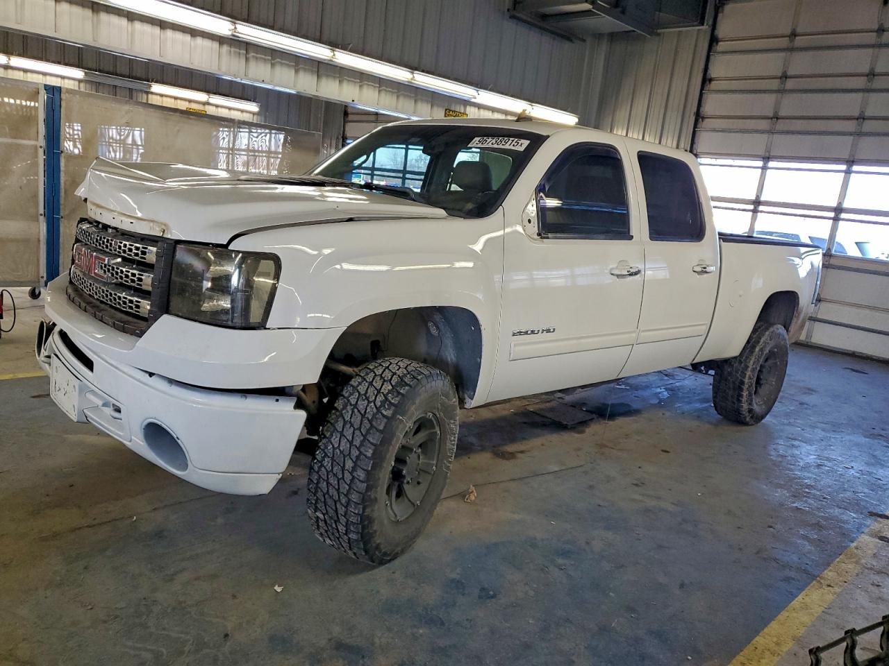 2012 GMC Sierra 2500HD SLE, VIN 1GT120CG0CF138842 — Front end