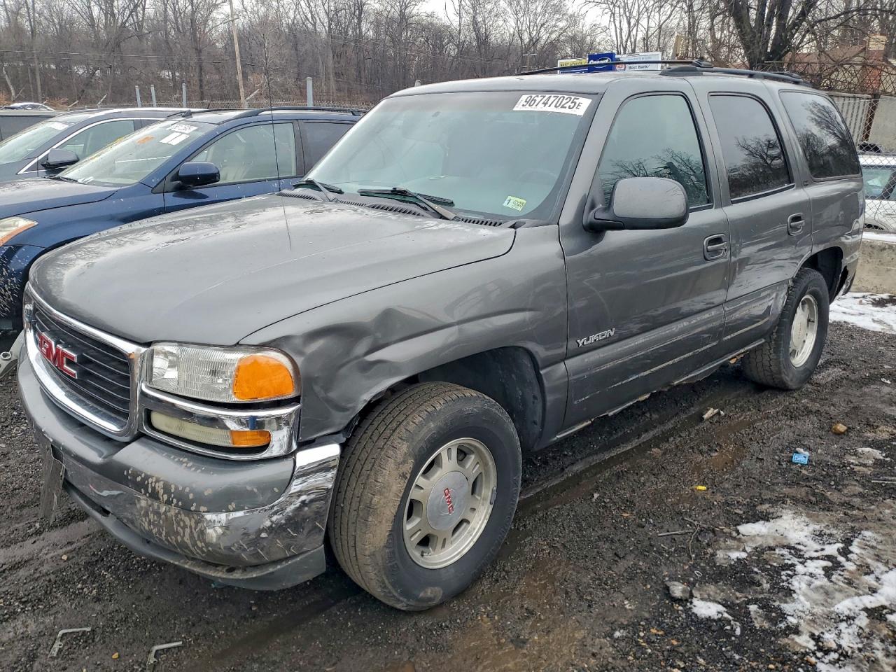 2002 GMC Yukon SLT, VIN 1GKEK13V62J150208 — Front end
