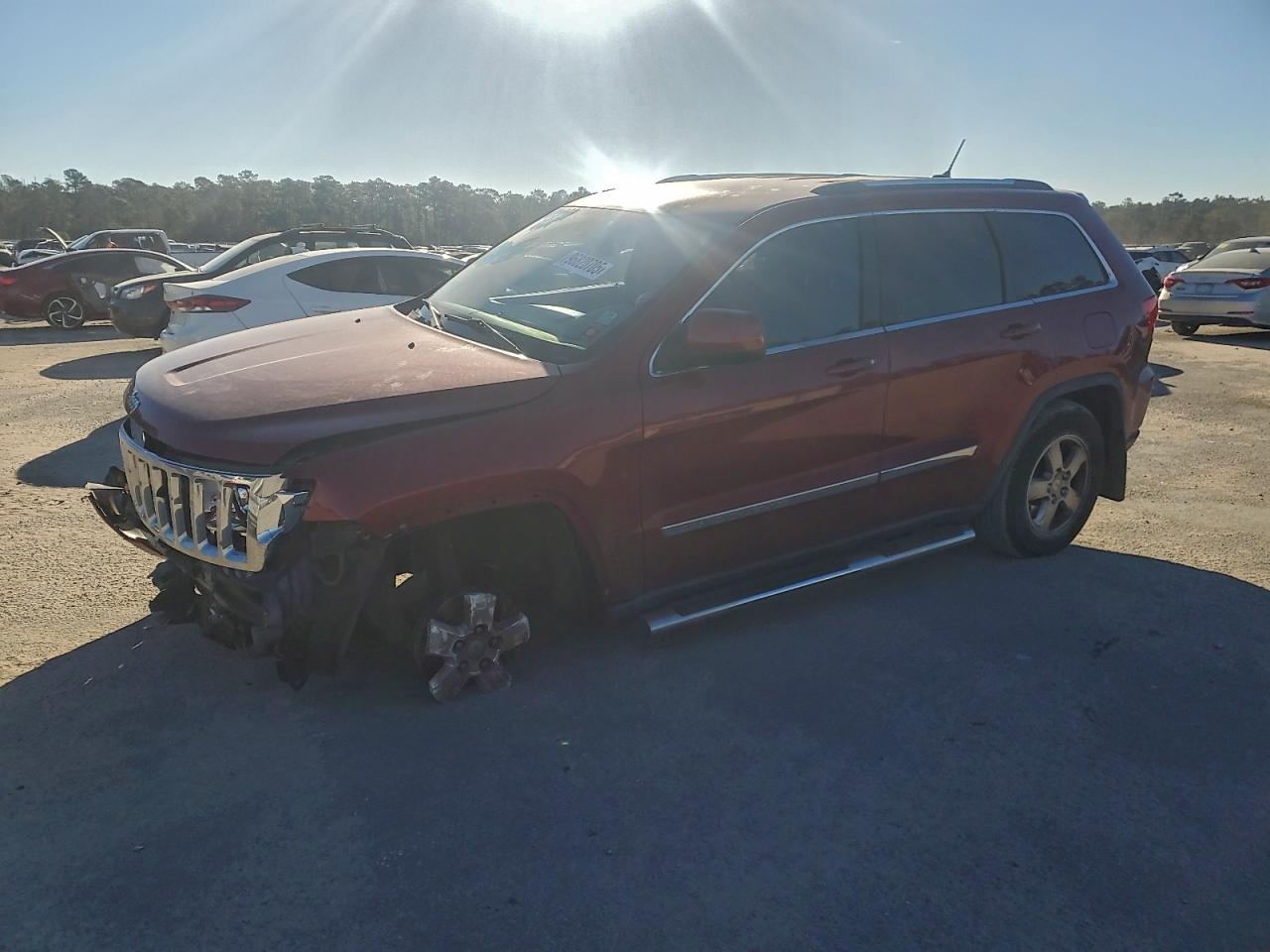 2013 Jeep Grand Cherokee Laredo, VIN 1C4RJEAG6DC520432 — Фото с аукциона 1 of 4