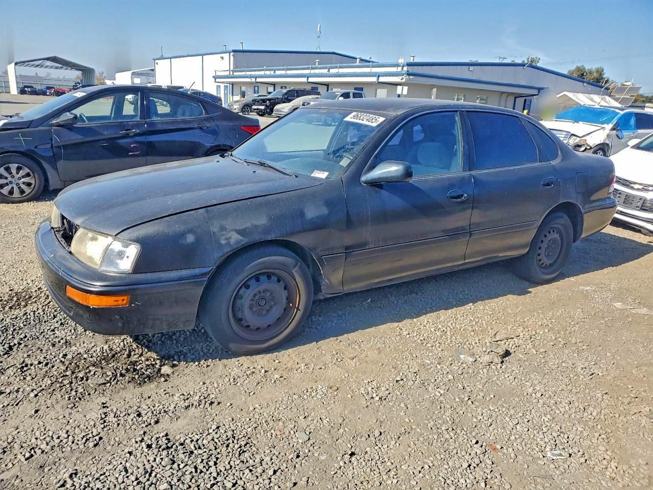 1995 Toyota Avalon XL, VIN 4T1GB10E8SU064126 — Front end