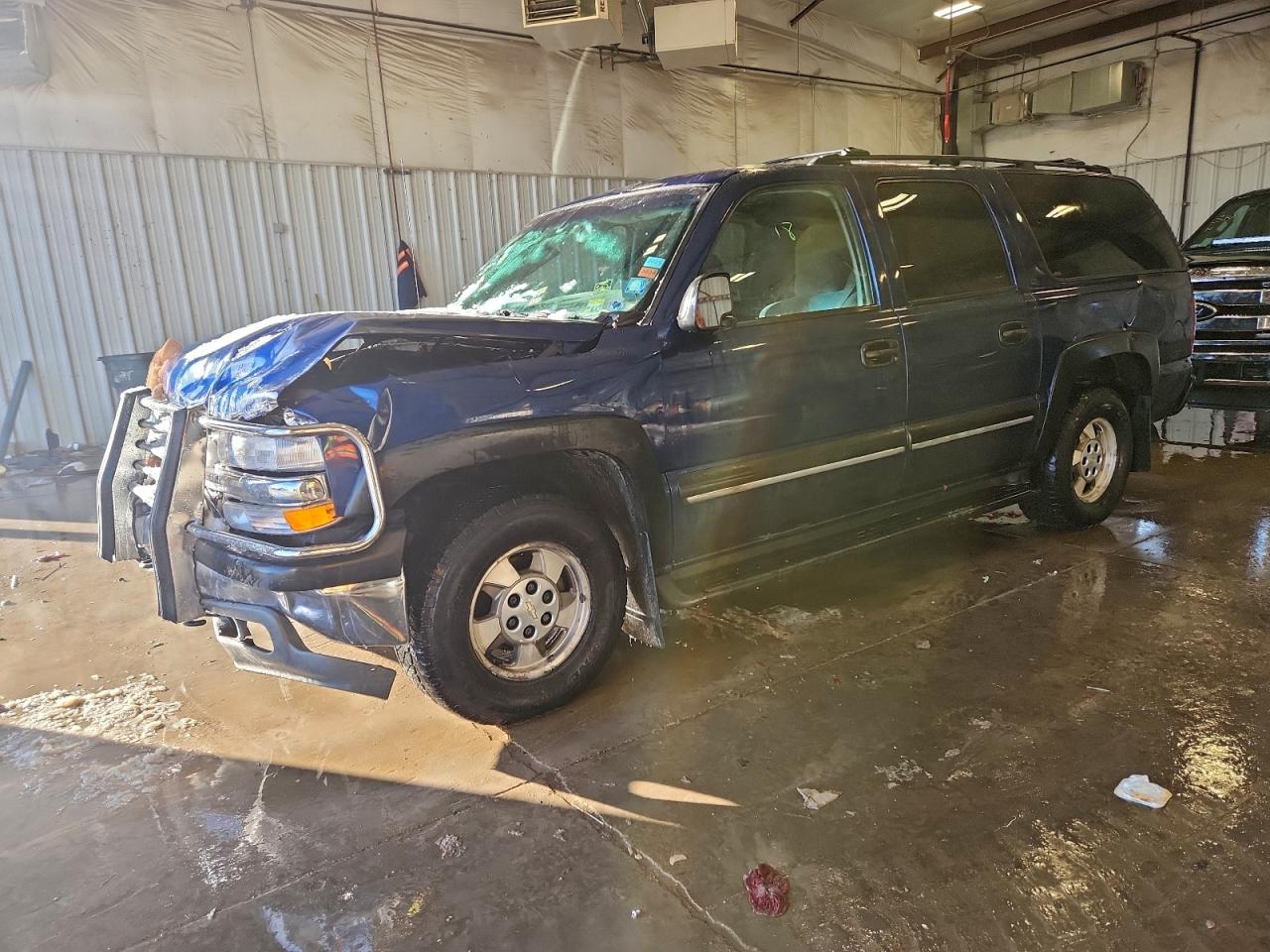 2001 Chevrolet Suburban LT, VIN 1GNFK16T61J184889 — Front end