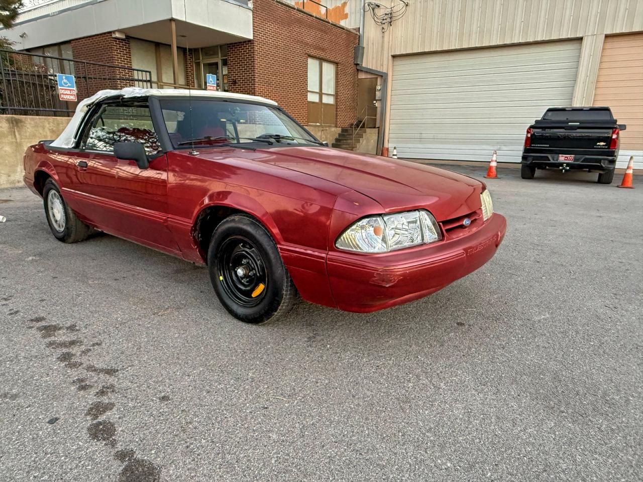 1992 Ford Mustang LX, VIN 1FACP44M7NF114715 — Фото с аукциона