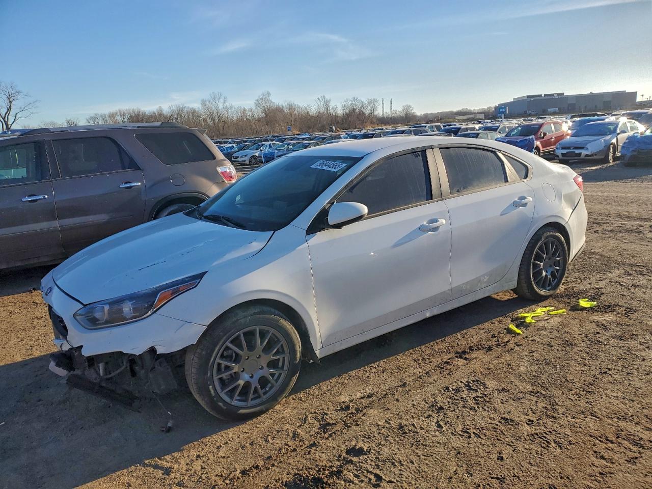2021 Kia Forte FE, VIN 3KPF24AD8ME391361 — Front end
