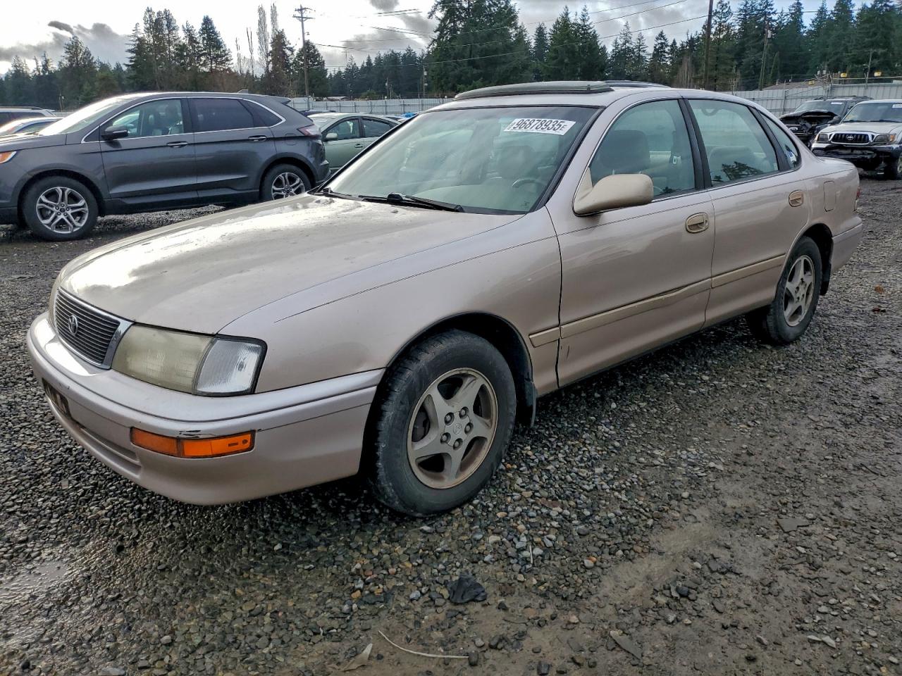 1997 Toyota Avalon XL, VIN 4T1BF12B6VU135846 — Side