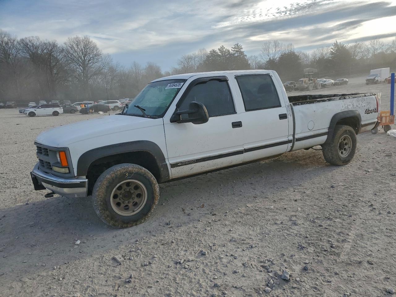 2000 Chevrolet Silverado 3500, VIN 1GCHK33R8YF500893 — Side