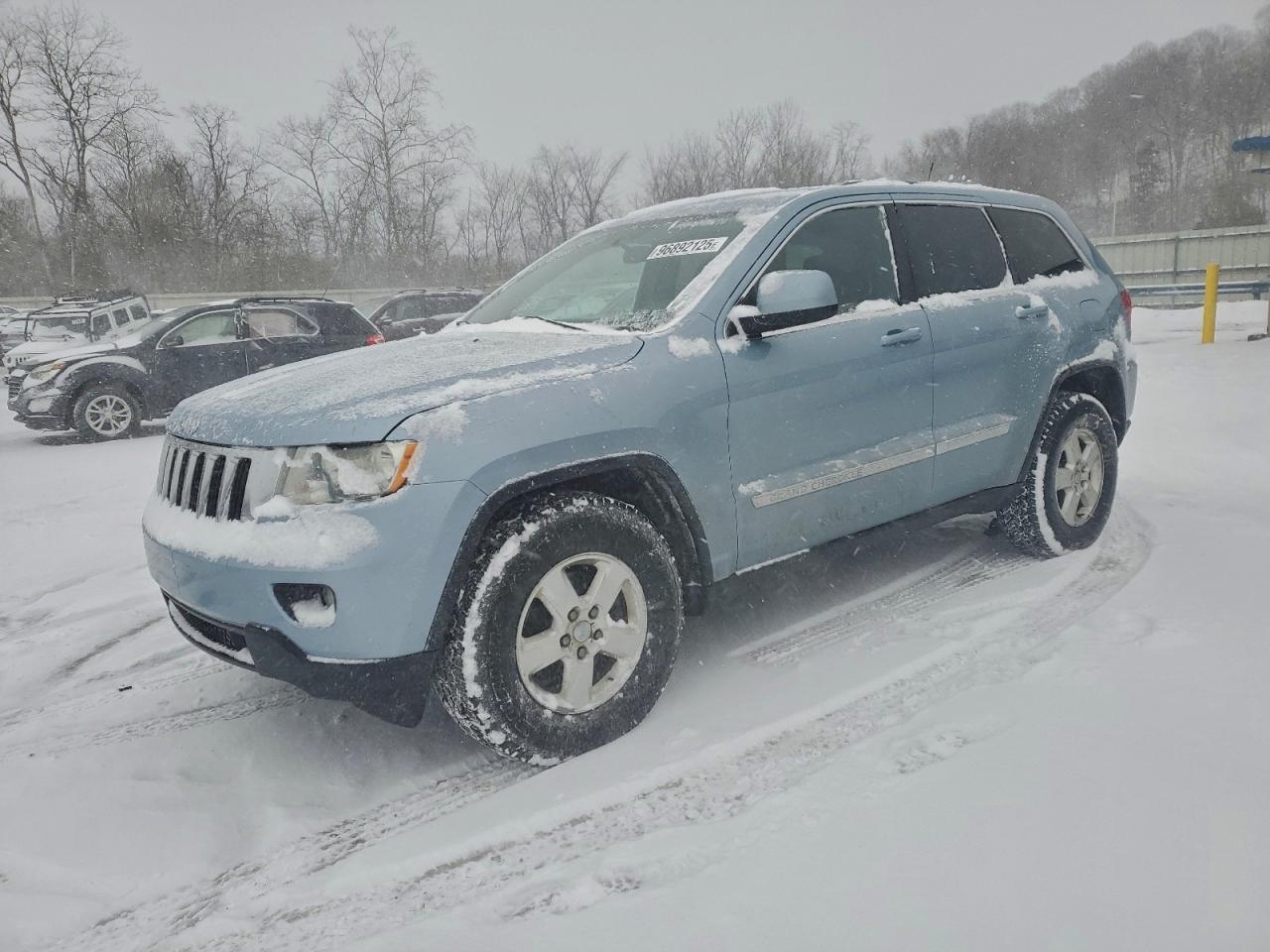 2013 Jeep Grand Cherokee Laredo, VIN 1C4RJFAG7DC611876 — Front end
