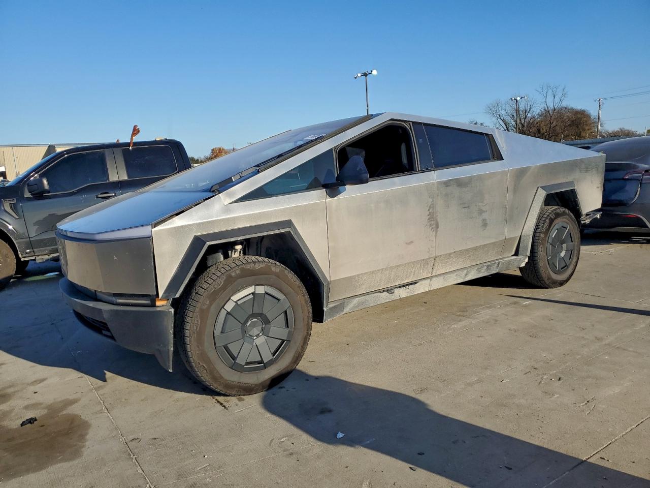 2025 Tesla Cybertruck, VIN 7G2CEHED2SA074365 — Rear end
