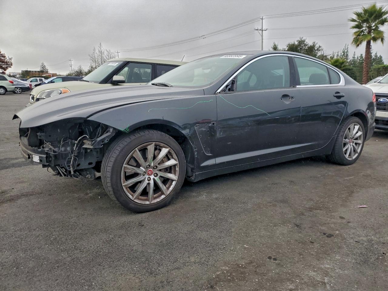 2015 Jaguar XF T Premium, VIN SAJWA0FS6FPU83396 — Front end