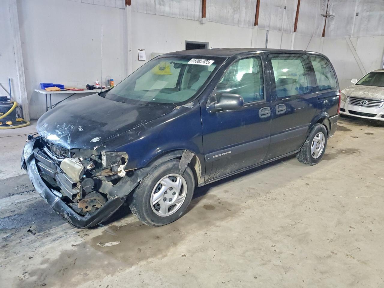 2003 Chevrolet Venture 1SV, VIN 1GNDU23E43D177678 — Front end