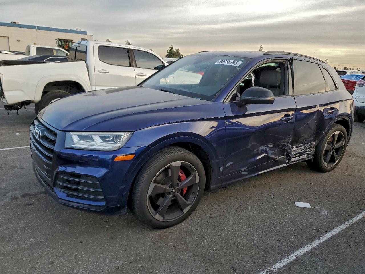 2019 Audi SQ5 Premium Plus, VIN WA1B4AFY8K2015718 — Бок