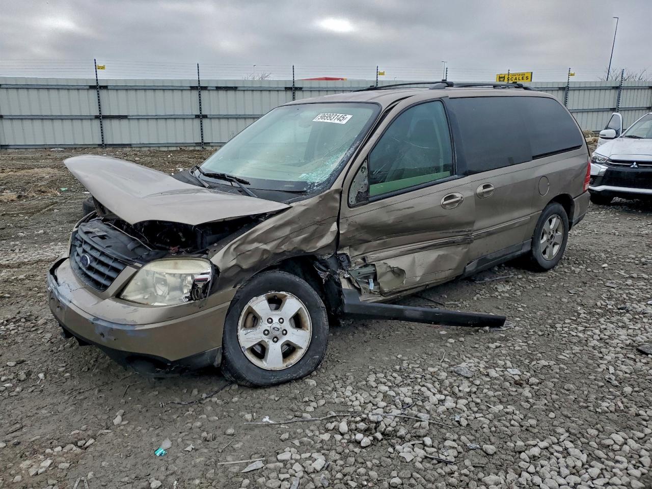 2005 Ford Freestar SES, VIN 2FMZA57645BA12276 — Side