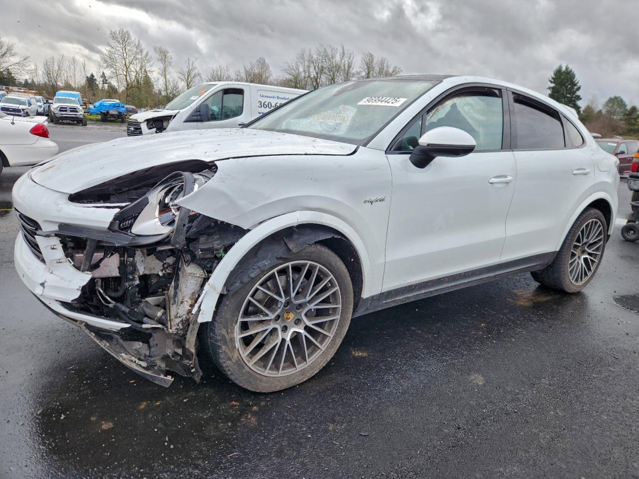 2021 Porsche Cayenne E-Hybrid, VIN WP1BE2AY8MDA44044 — Front end