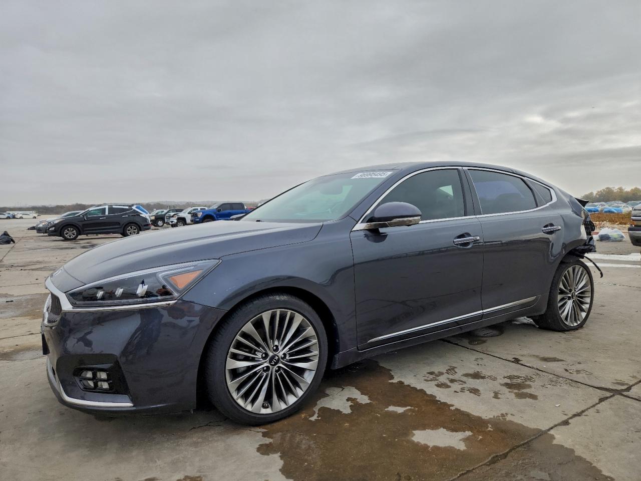 2019 Kia Cadenza Technology, VIN KNALC4J18K5173559 — Rear end