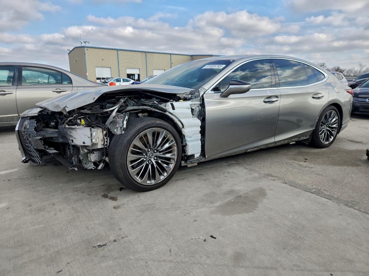 2021 Lexus LS 500, VIN JTHD51FF1M5015182 — Перед