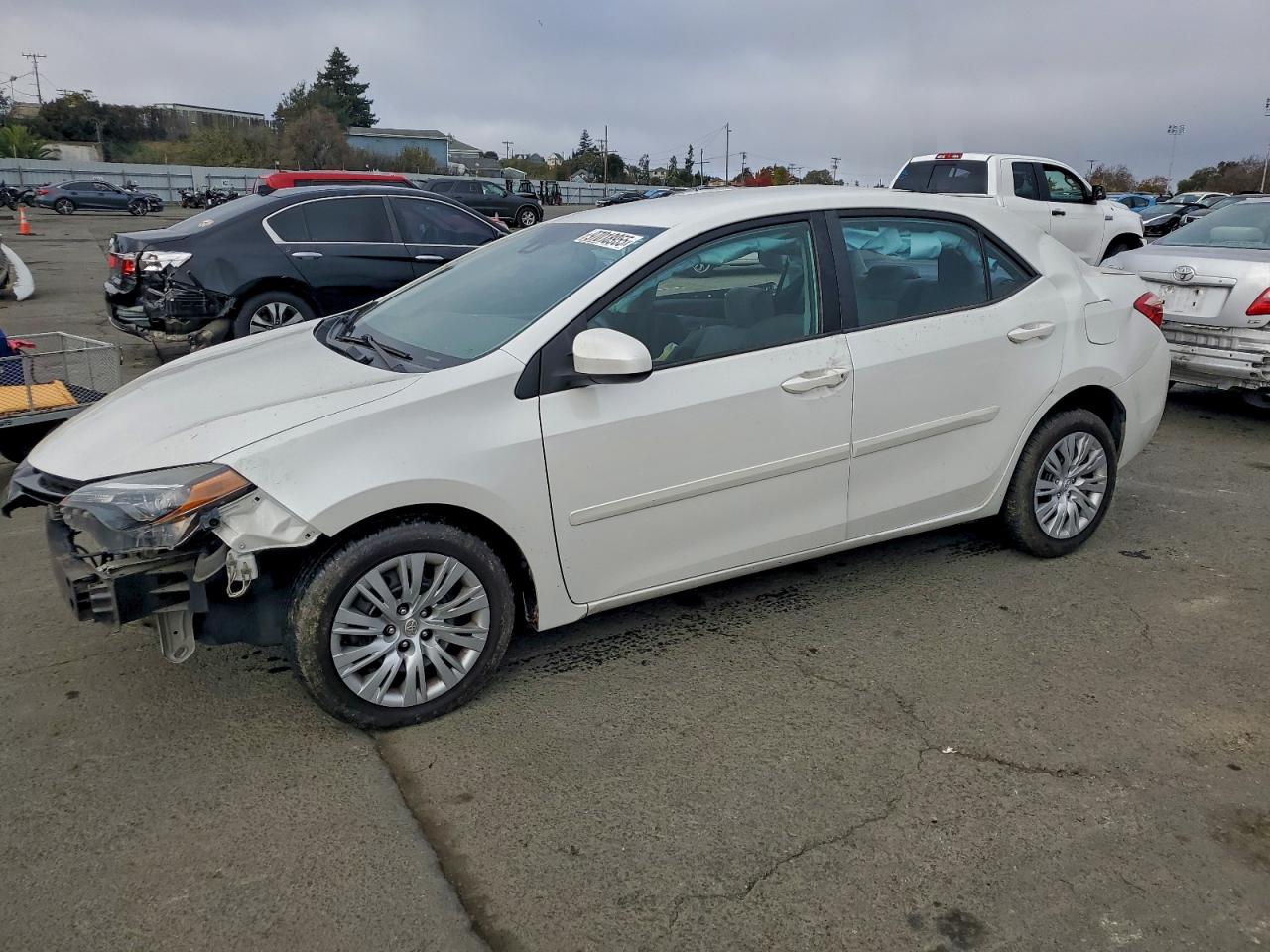 2018 Toyota Corolla LE, VIN 5YFBURHEXJP768108 — Side