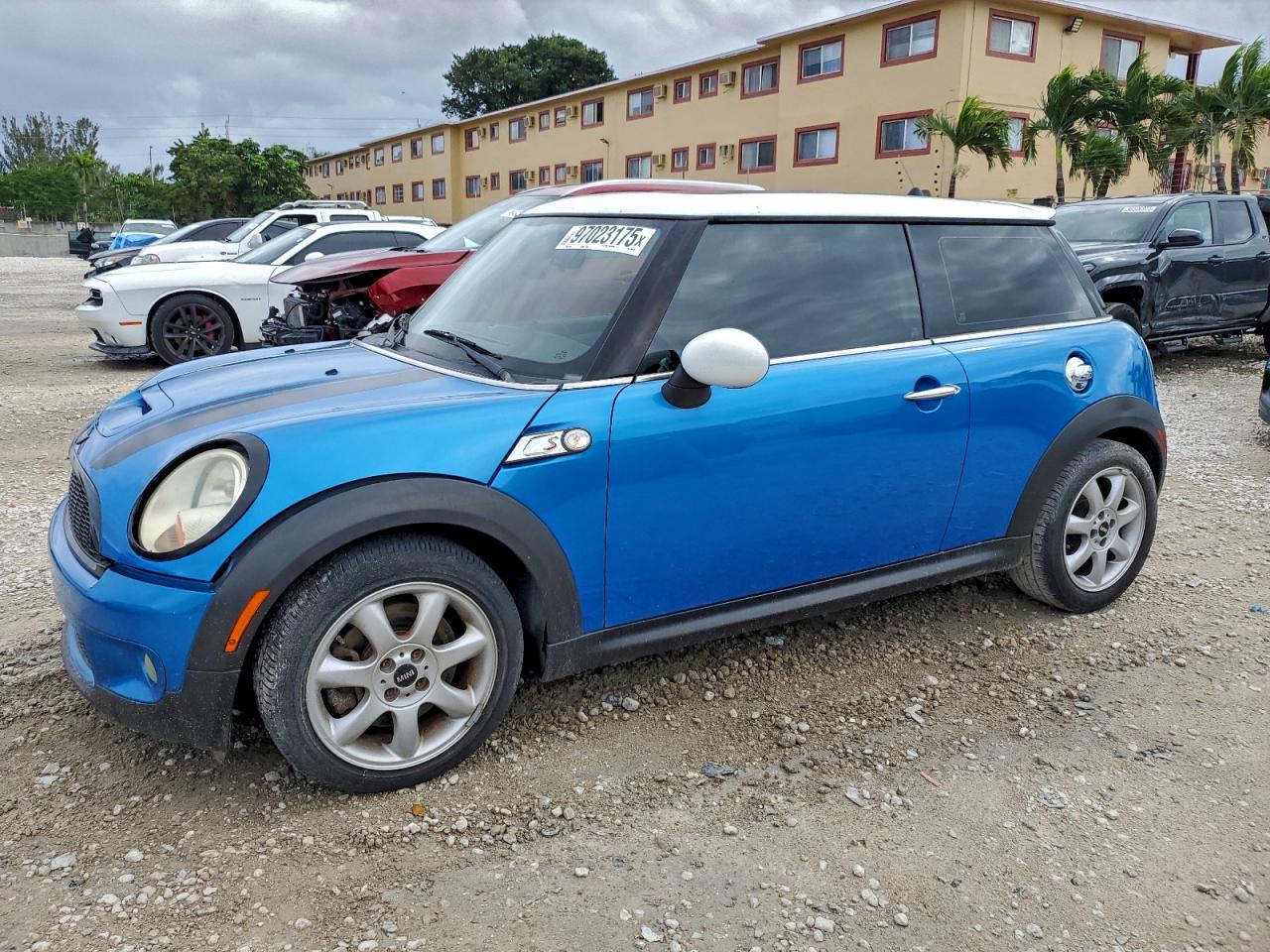 2009 MINI Hardtop S, VIN WMWMF73589TW87141 — Front end