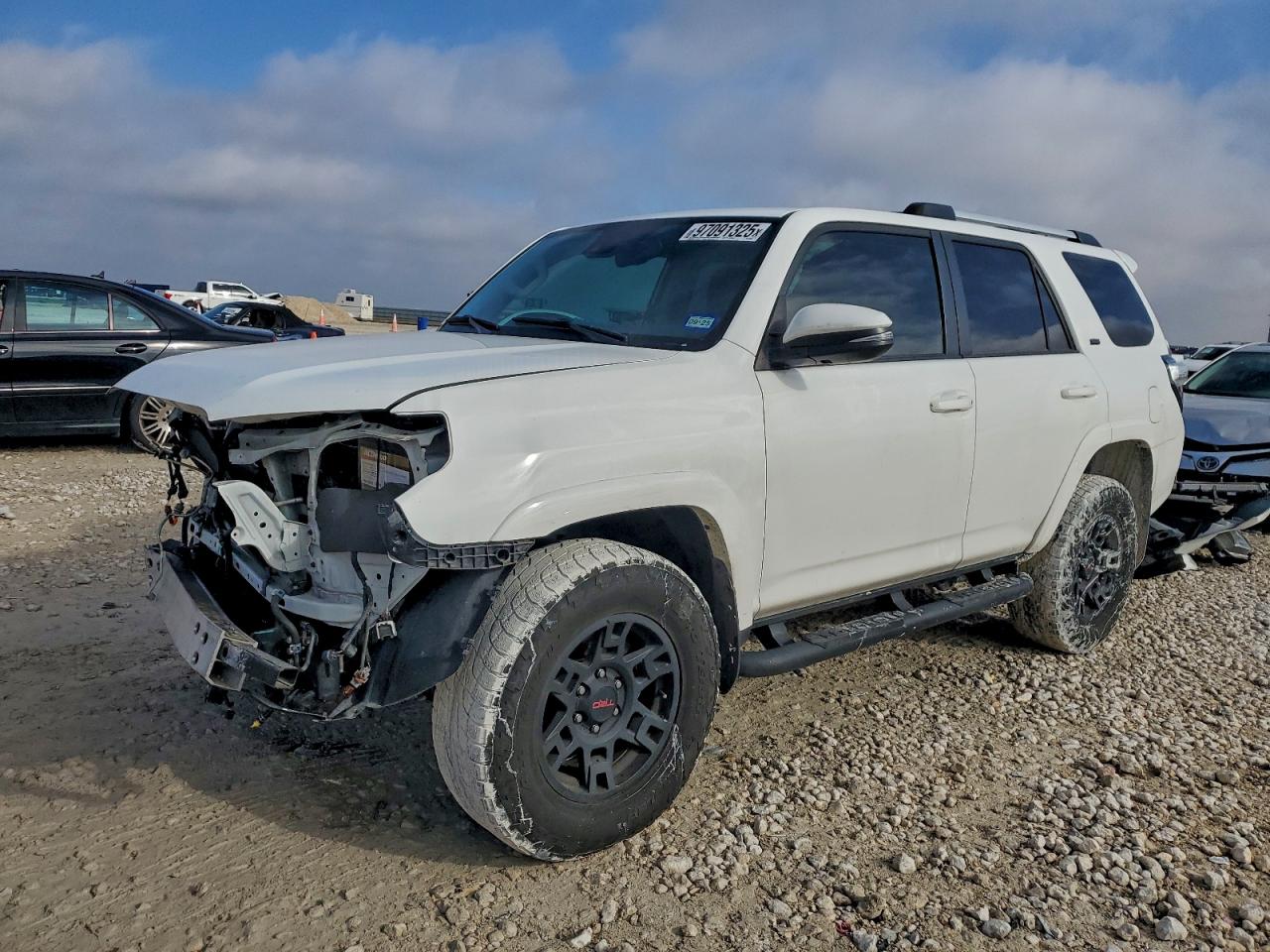 2022 Toyota 4Runner SR5 Premium, VIN JTENU5JR8N6006682 — Front end
