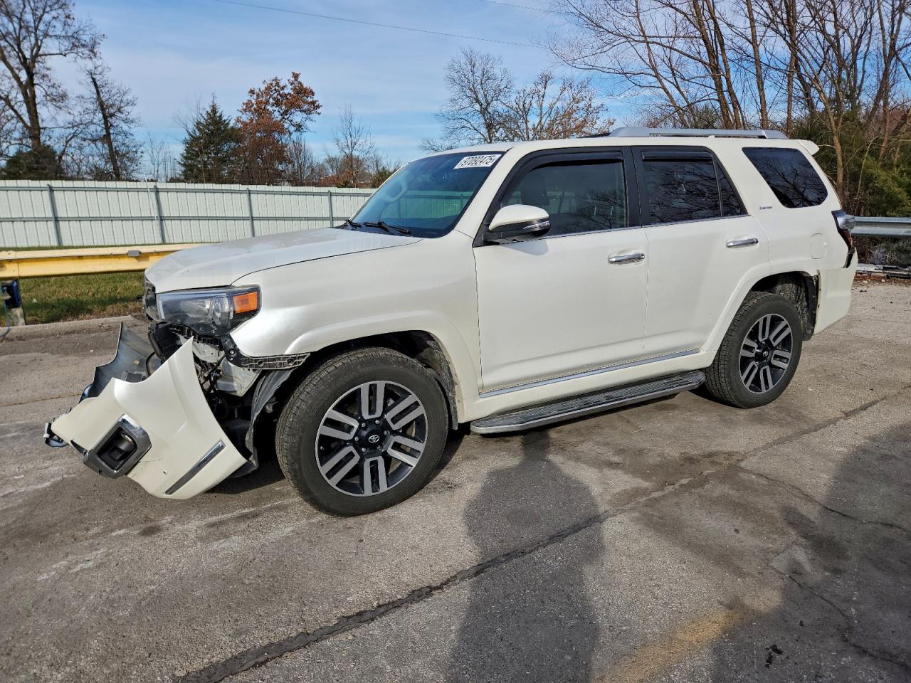 2018 Toyota 4Runner SR5 Premium, VIN JTEBU5JR2J5516335 — Front end