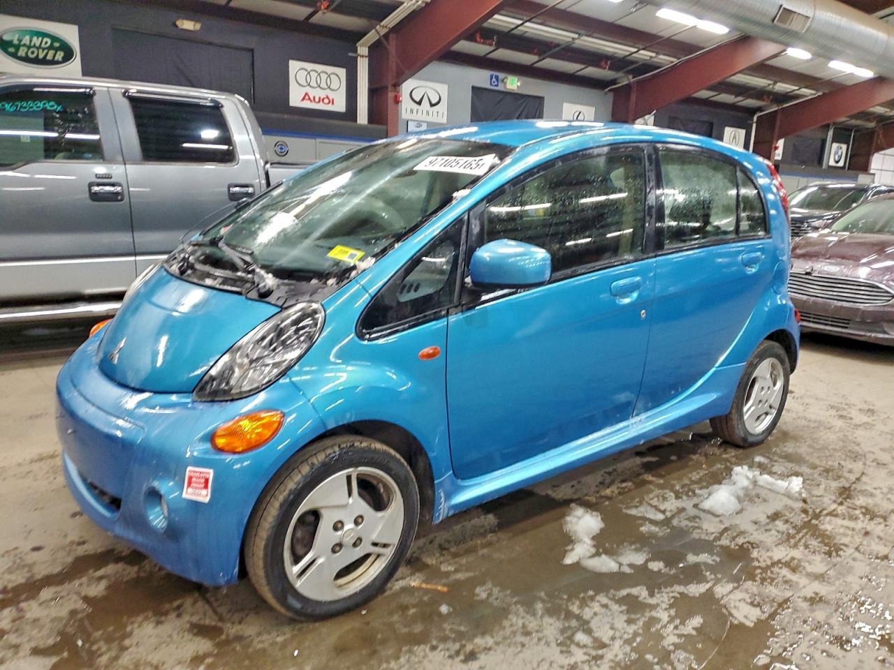 2016 Mitsubishi i-MiEV ES, VIN JA3215H4XGU000230 — Minor dents and scratches