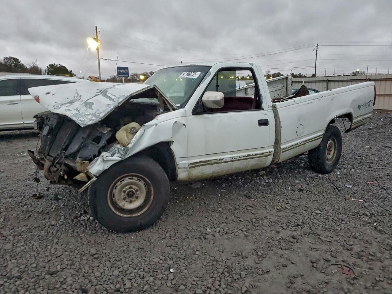 1988 Chevrolet Silverado 2500, VIN 2GCFK24K9J1192195 — Front end