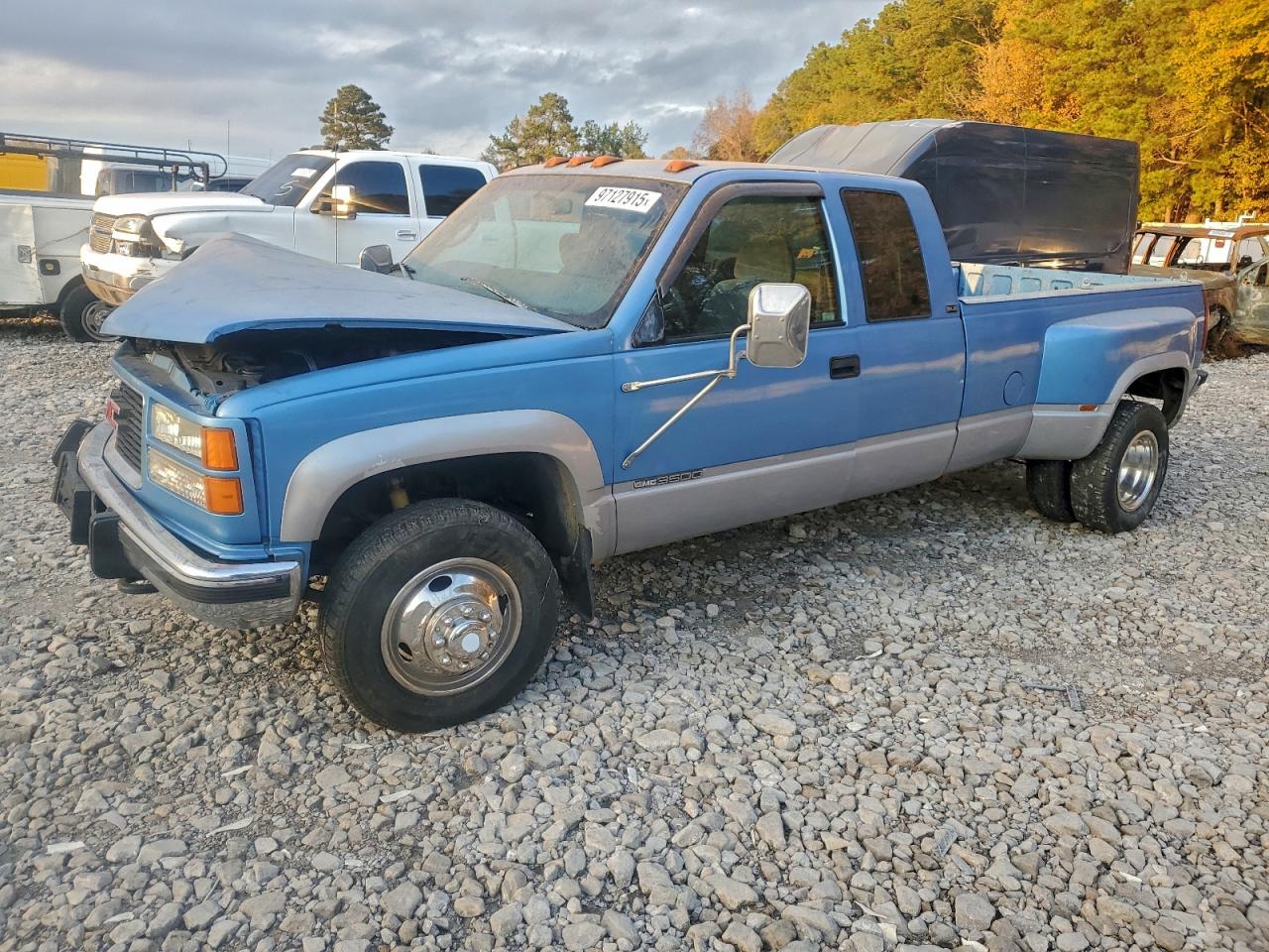 1997 GMC Sierra 3500, VIN 1GTHK39F0VF023269 — Front end
