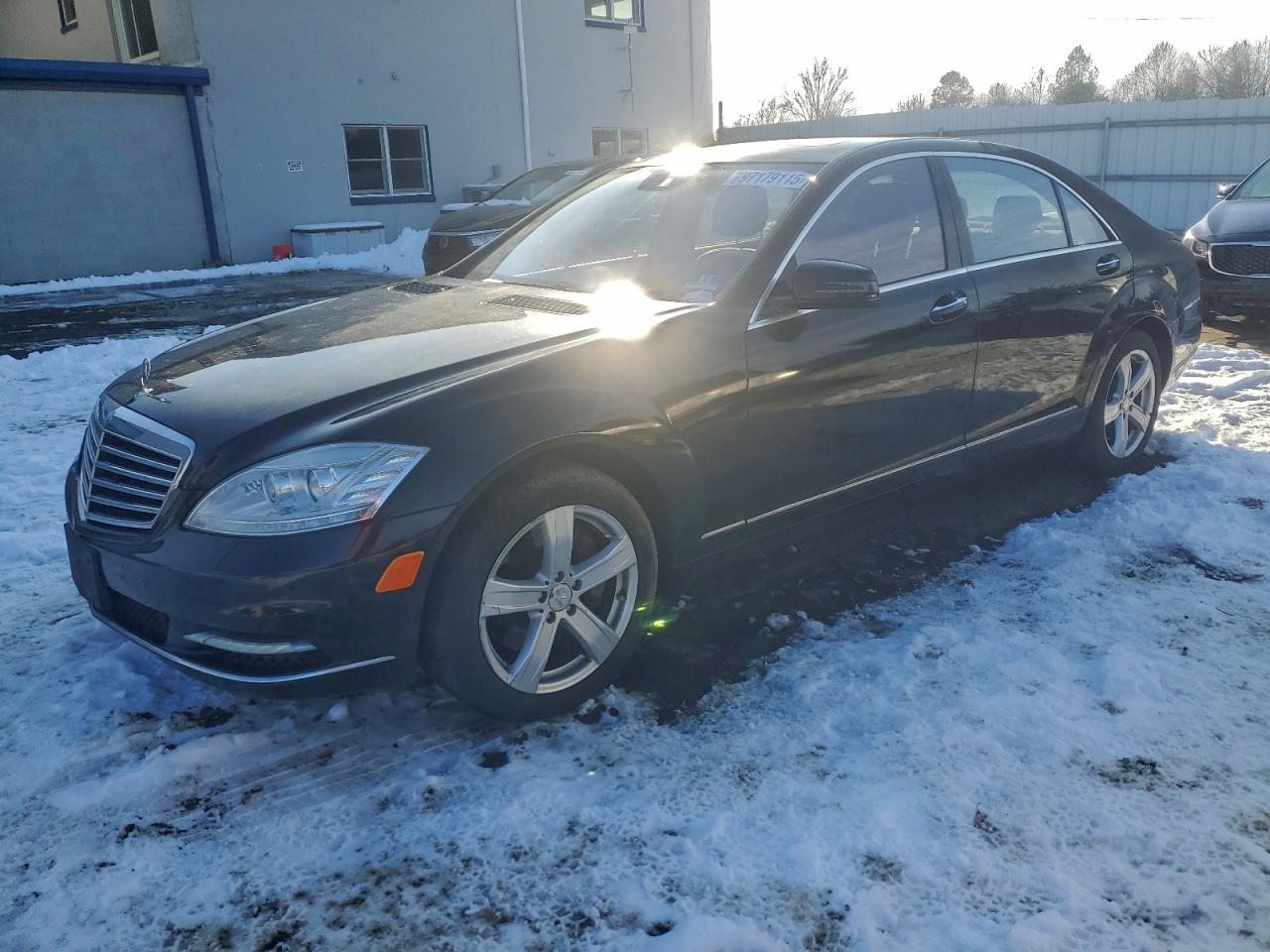 2010 Mercedes-Benz S 550, VIN WDDNG8GB6AA326300 — Side