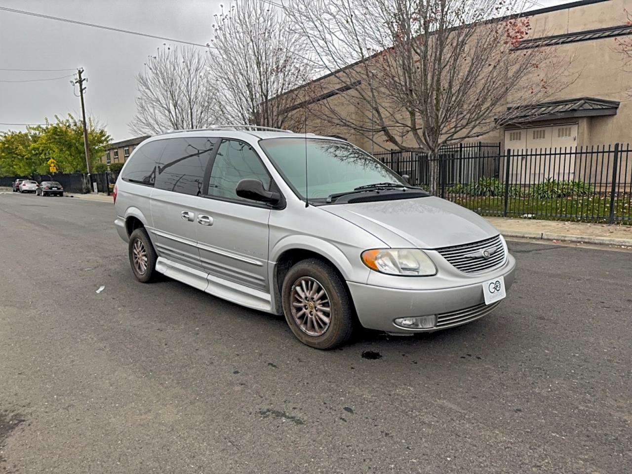 2002 Chrysler Town & Country Limited, VIN 2C8GP64L32R587917 — Обычный износ