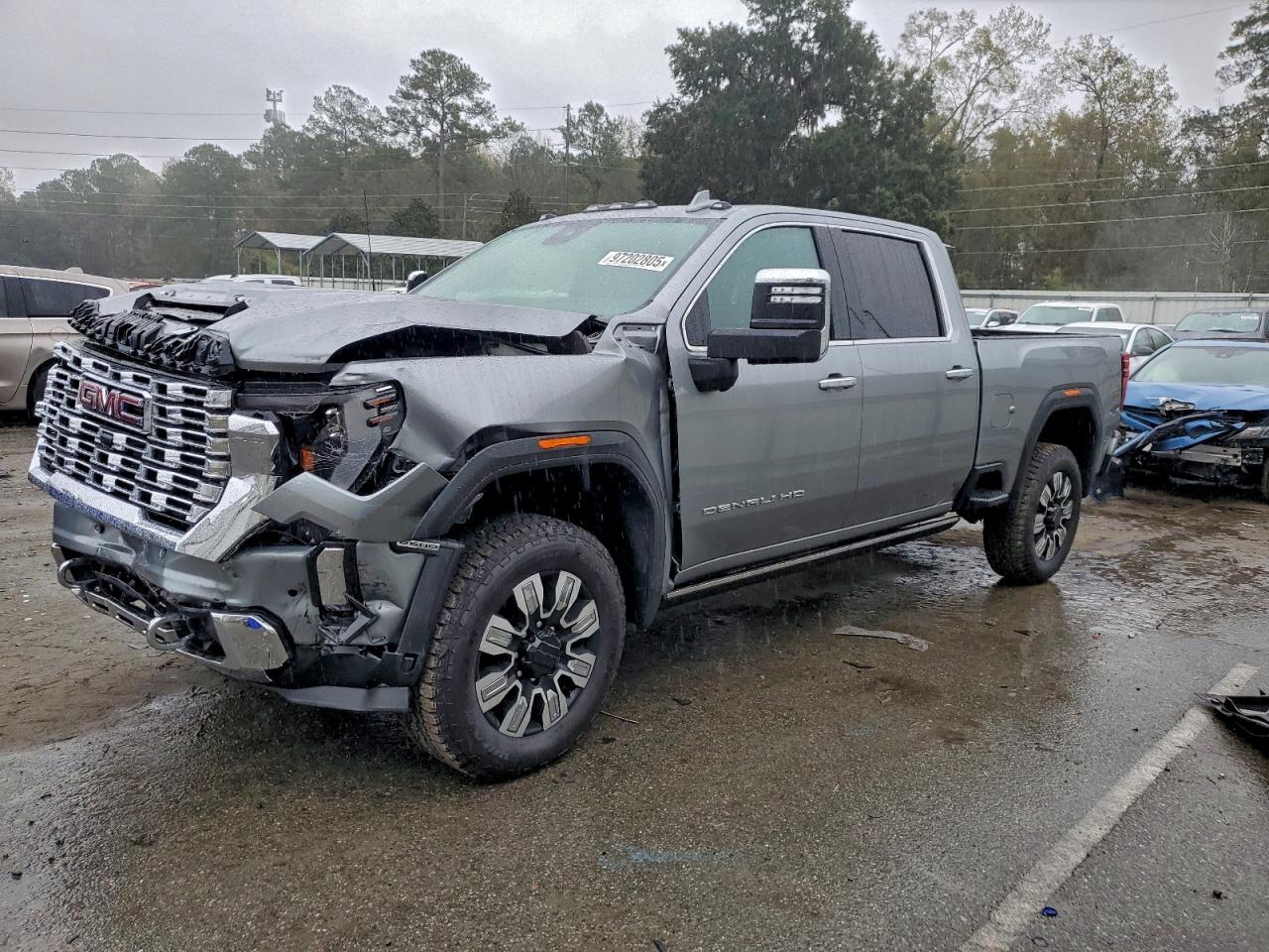 2025 GMC Sierra 2500HD Denali, VIN 1GT4UREYXSF231125 — Front end
