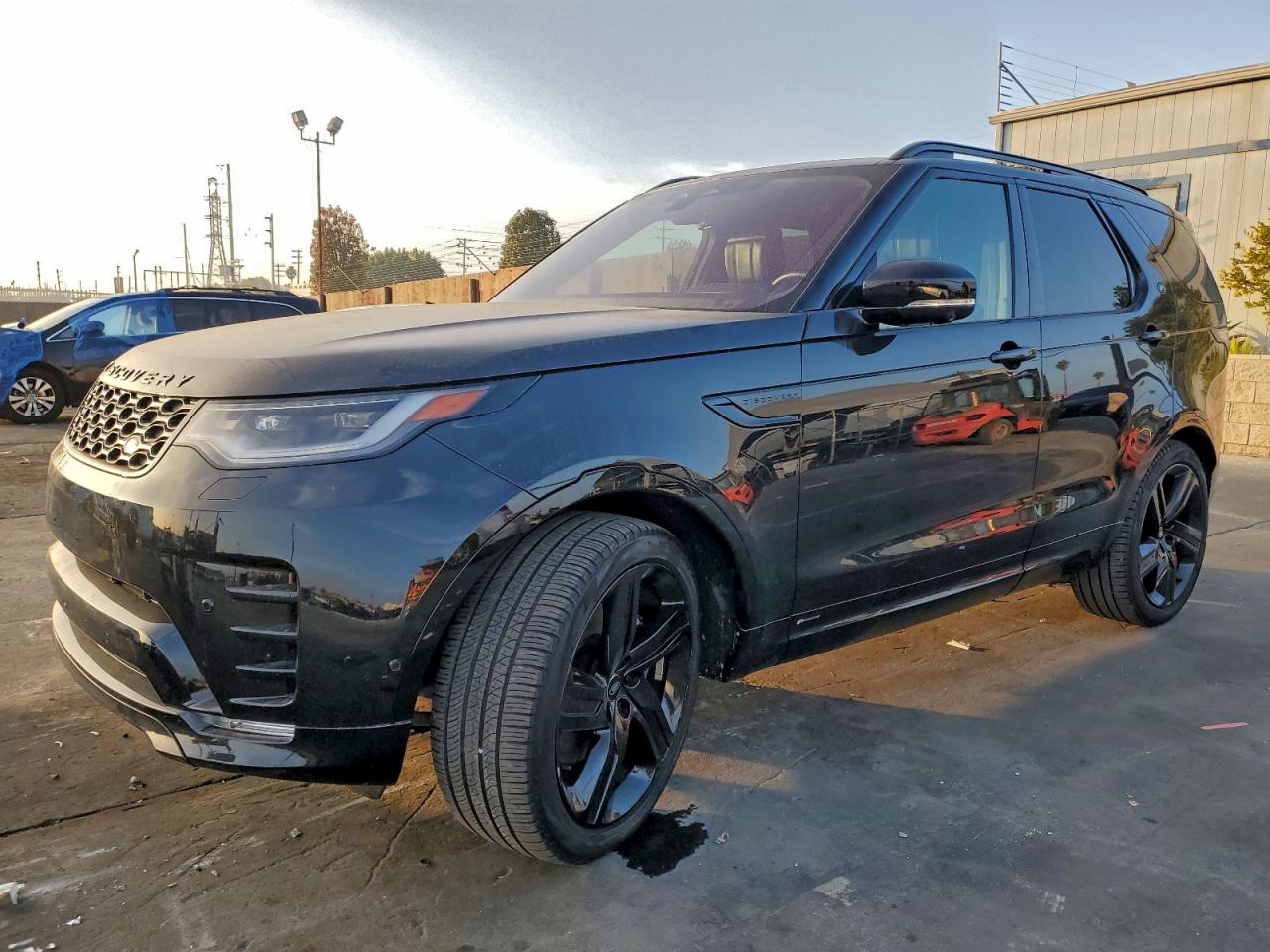2022 Land Rover Discovery HSE R-Dynamic, VIN SALRM4EU2N2463969 — Side