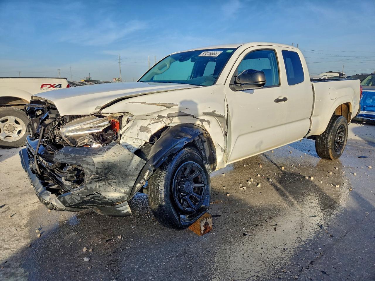 2019 Toyota Tacoma SR5, VIN 5TFRX5GN9KX146599 — Front end