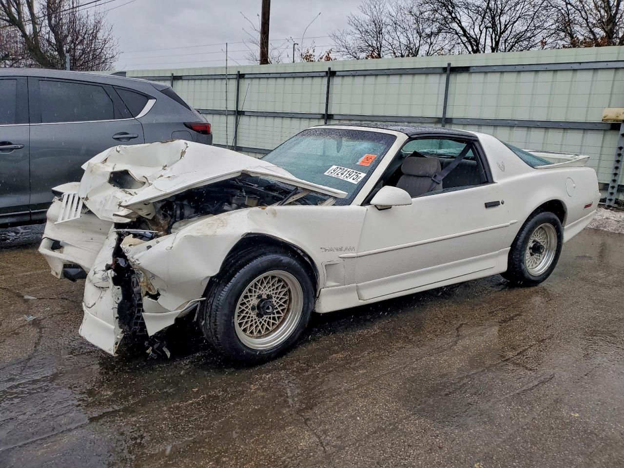 1988 Pontiac Firebird Trans Am, VIN 1G2FW21E0JL261776 — Front end