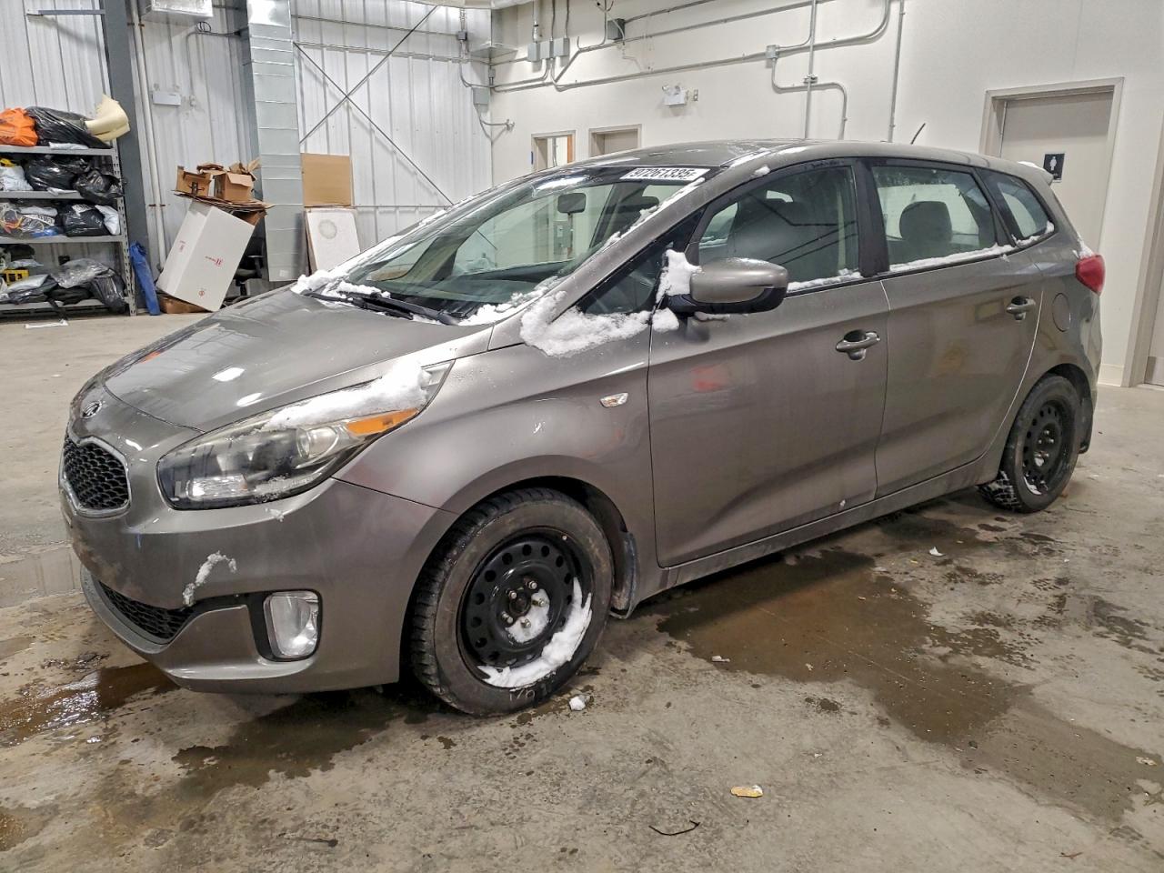 2016 Kia Rondo LX, VIN KNAHT8A35G7126354 — Front end