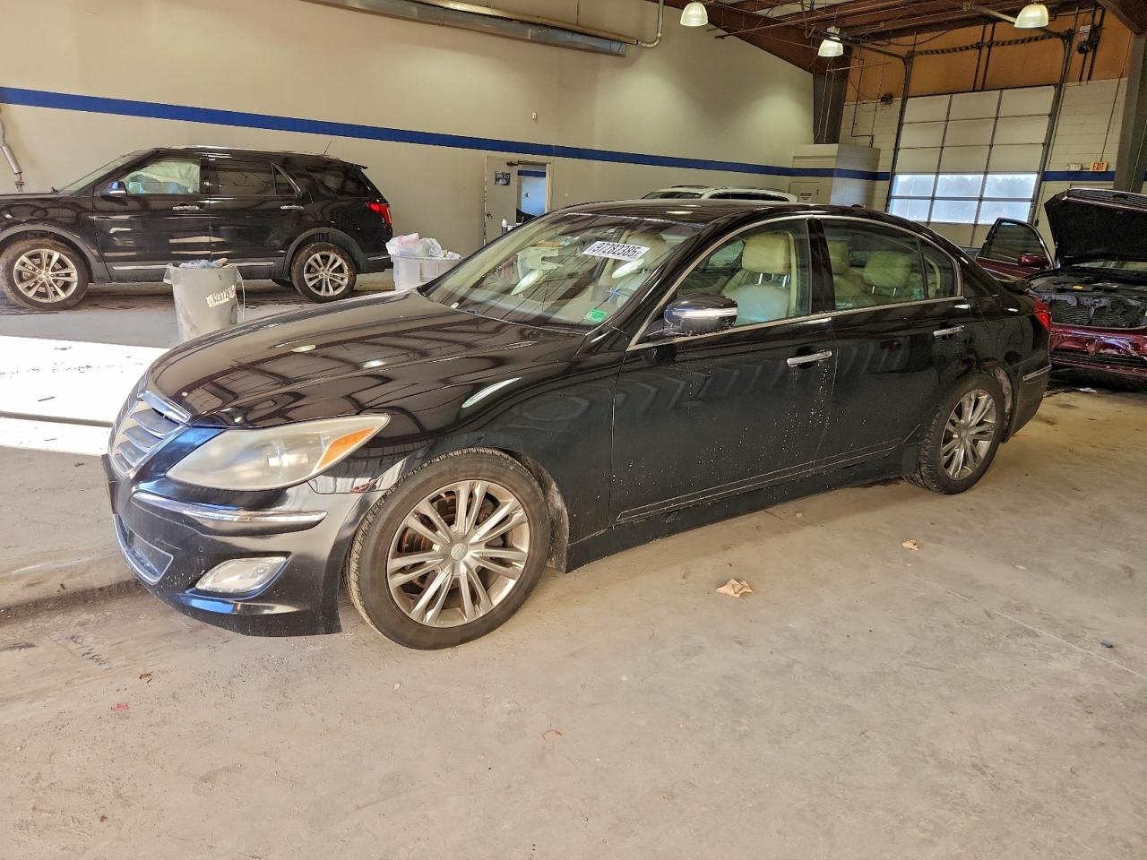 2012 Hyundai Genesis 3.8L, VIN KMHGC4DD6CU194861 — Фото с аукциона 1 of 4