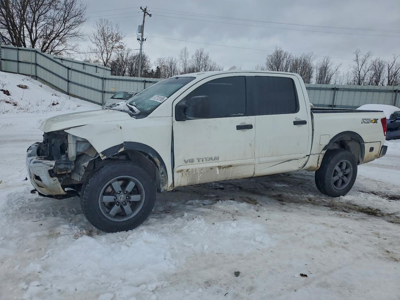 2015 Nissan Titan SL, VIN 1N6AA0EC9FN509310 — Front end