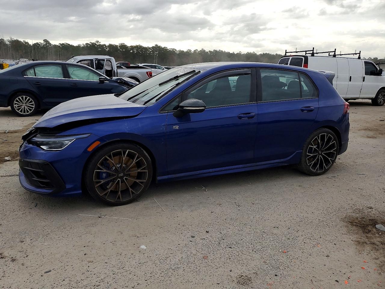 2025 Volkswagen Golf R, VIN WVWEB7CD2SW216424 — Front end