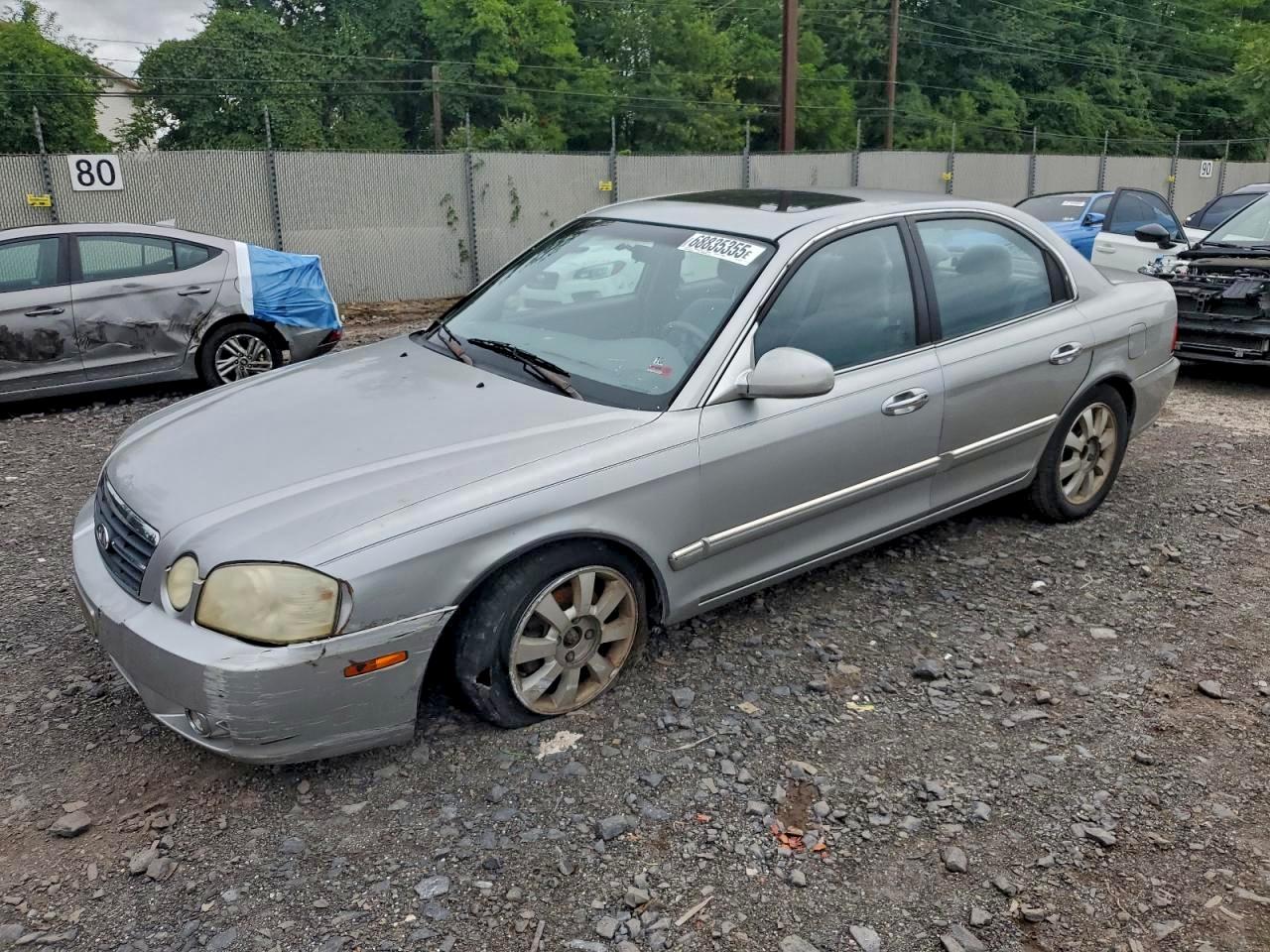 2006 Kia Optima LX, VIN KNAGD128065443852 — Перед
