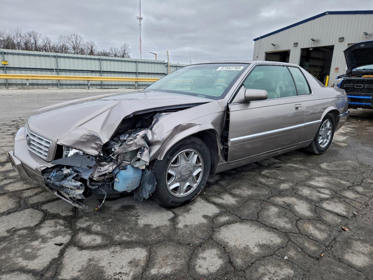 1997 Cadillac Eldorado, VIN 1G6EL12Y3VU610242 — Перед