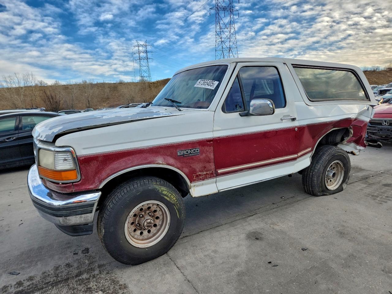 1993 Ford Bronco Eddie Bauer, VIN 1FMEU15NXPLA08681 — Rear end
