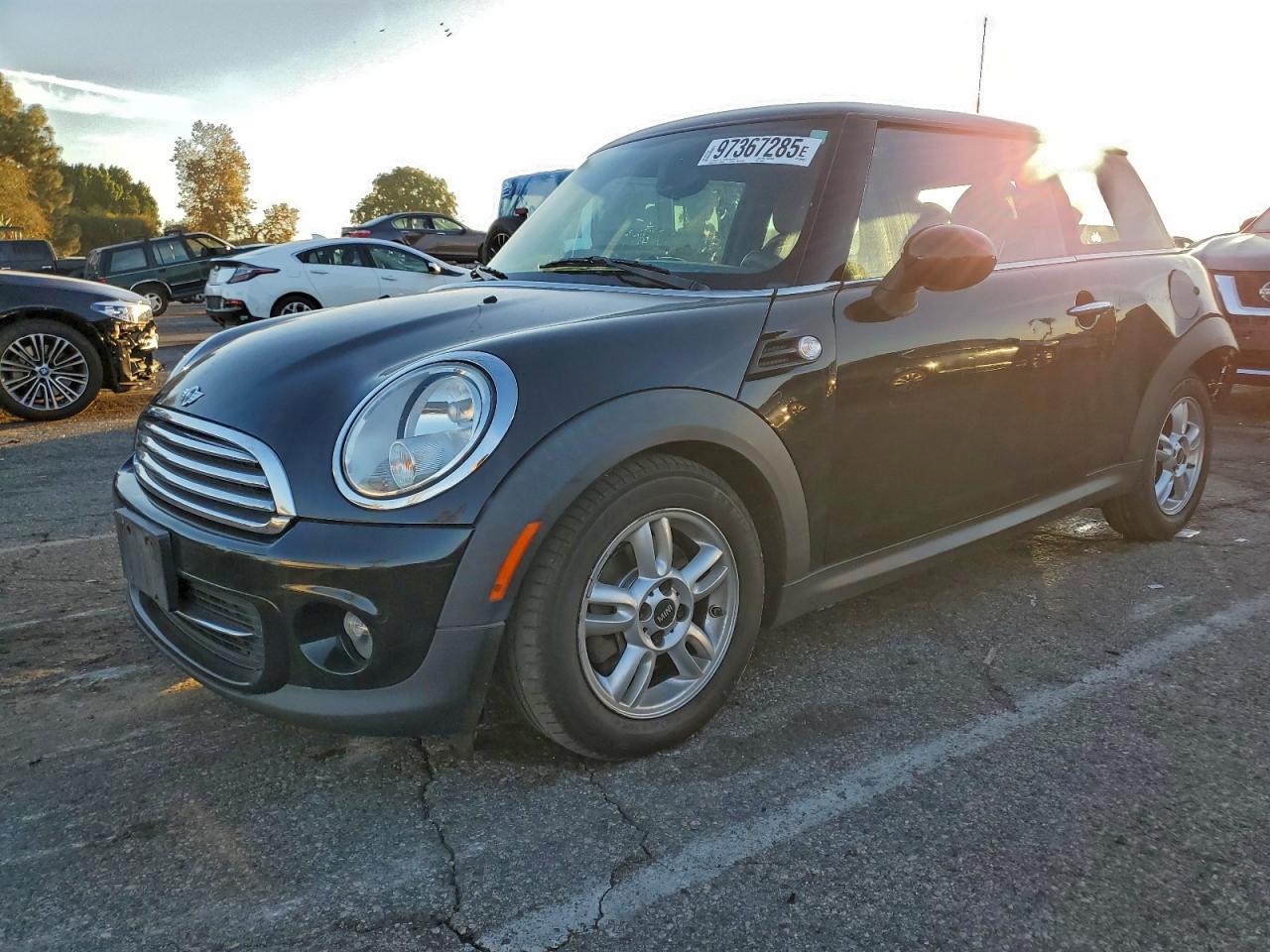 2012 MINI Hardtop, VIN WMWSU3C57CT263639 — Зад